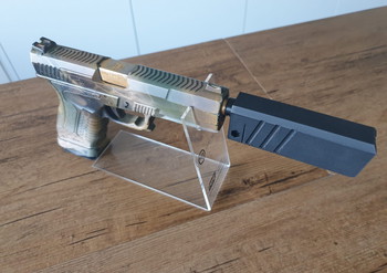 Afbeelding 2 van WE GP1799 T8 CAMO plus silencer