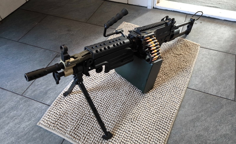 Afbeelding 1 van A&K M249 SAW real steel heavyweight versie met electric box mag lmg