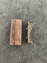 Imagen para Strike Industries Cobra Link Grip FDE