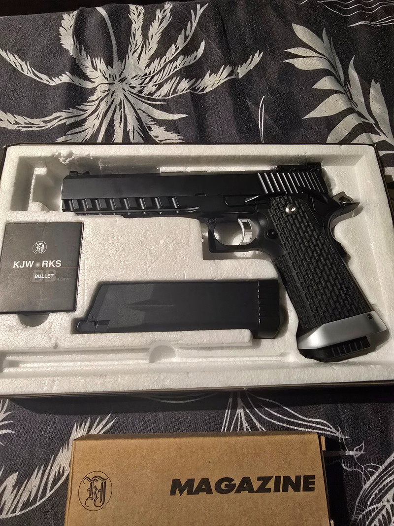 Image 1 for KJW KP-06 hi capa 6 inch met 2 mags