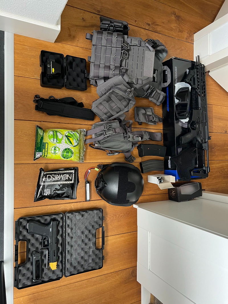 Afbeelding 1 van all mijn Airsoft gear