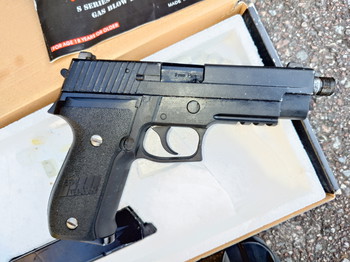 Image 2 pour WE P226, 4 mags 1 holster and 1 magazine holder