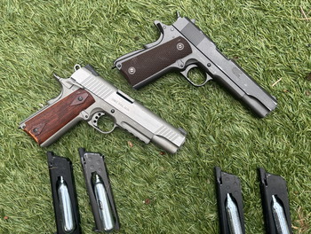 Image 2 for Cybergun Colt M1911 A1 full metal CO2 + Cybergun Colt Rail Gun Stainless CO2