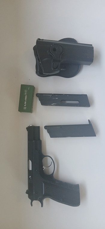 Image 2 for KP09+holster+2 mags
