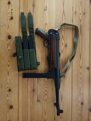 Afbeelding 2 van AGM MP40 + 4 mags