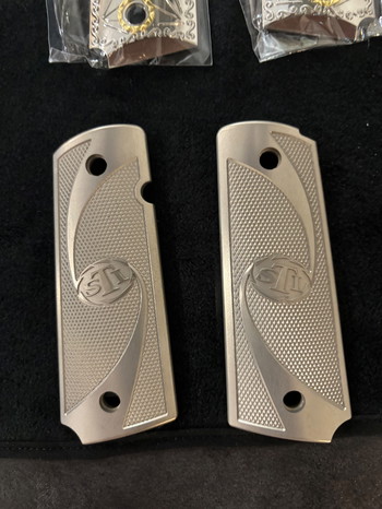 Afbeelding 3 van Vend divers grip pour 1911 RS USA import