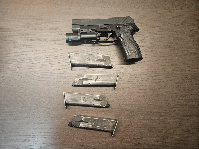 Bild 1 für tm p226E2 met 4 magazijnen en lamp