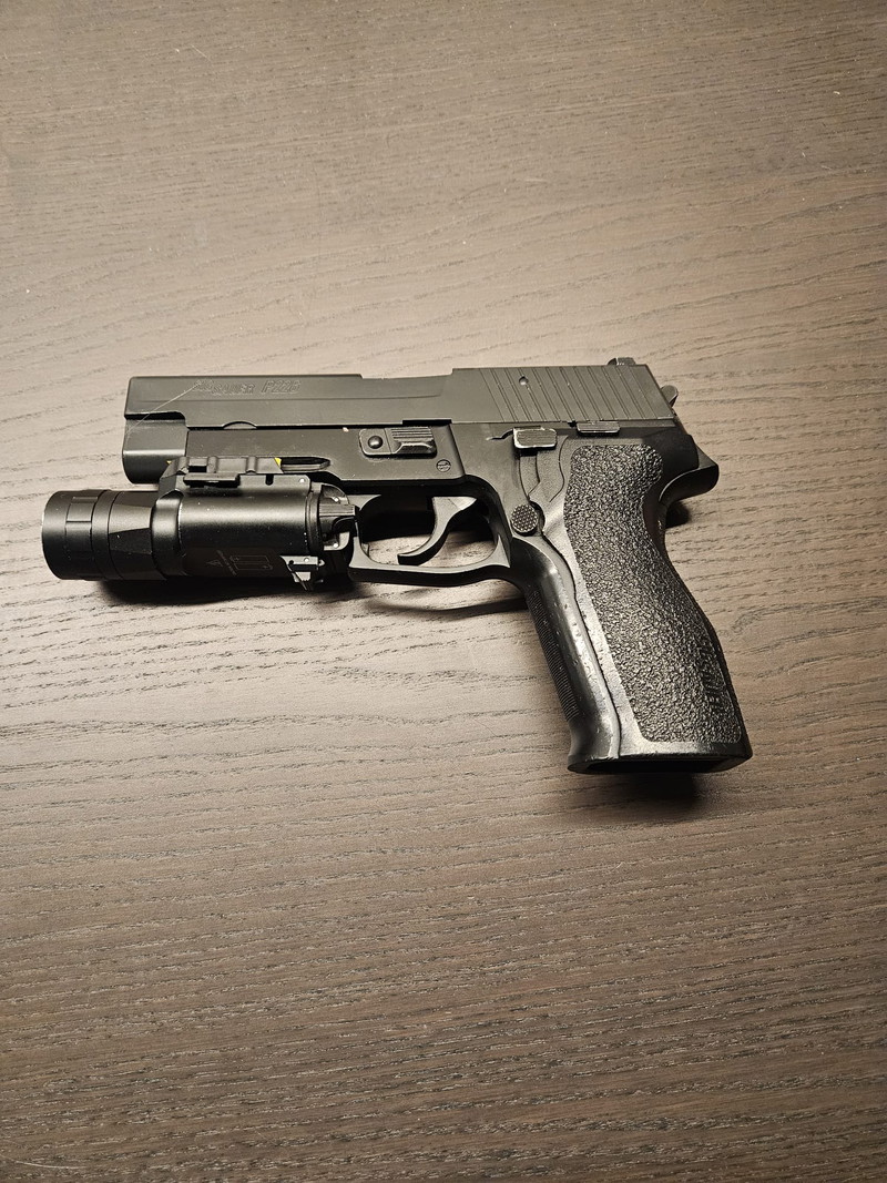 Image 1 for tm p226E2 met 7 magazijnen en lamp en extra onderdelen