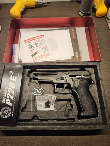 Image 3 for tm p226E2 met 7 magazijnen en lamp en extra onderdelen