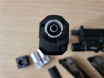 Image 2 pour Cybergun FNX.45 + 2 mags + Surefire X300 replika light + Osprey supressor ( Range UP kit installed)
