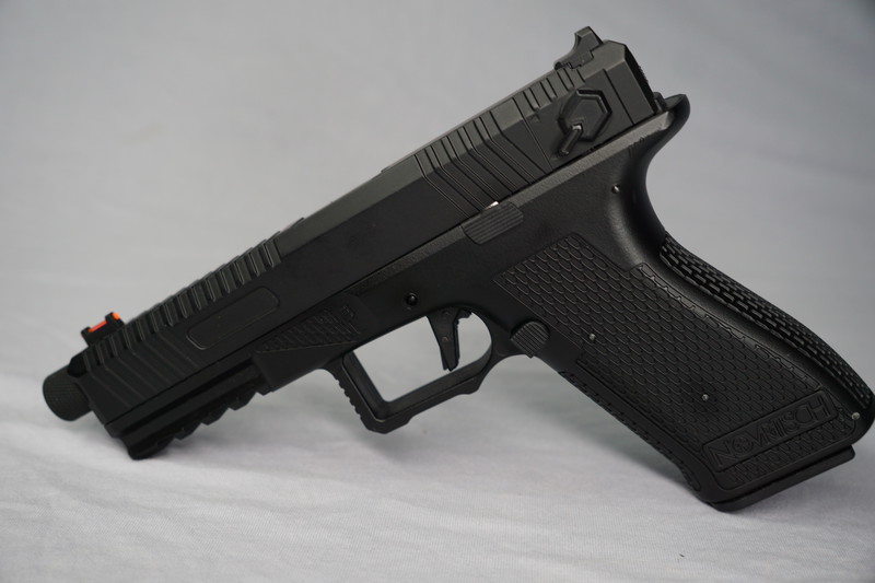 Image 1 pour Novritsch SSE18 mit Beinholster, Magazinen und BBs