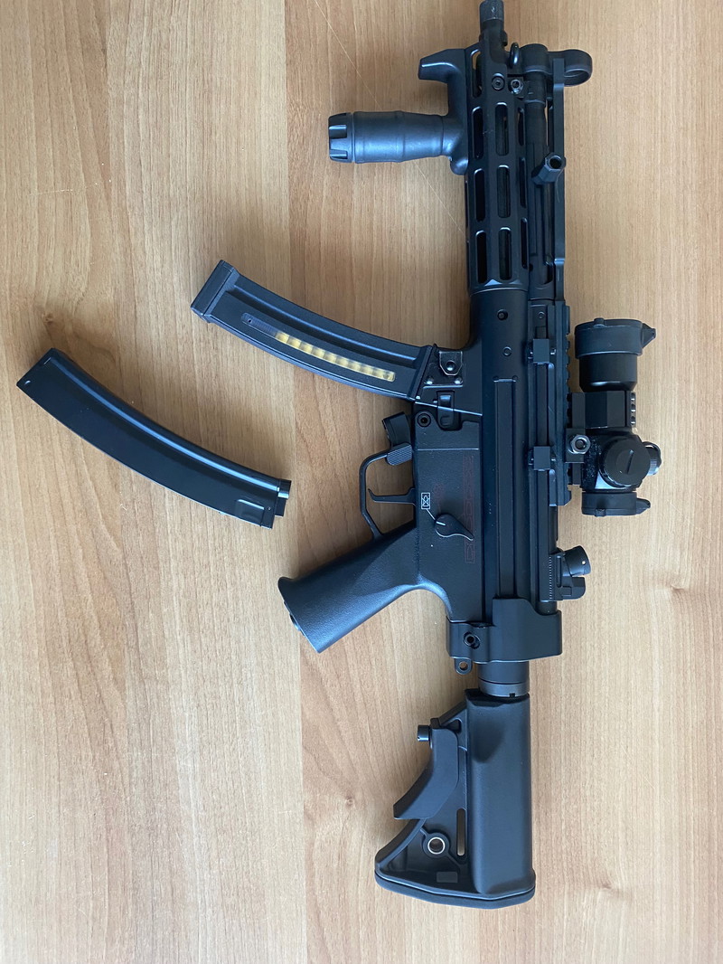 Image 1 pour Cyma platinum MP5 (CM041H) including red/green dot