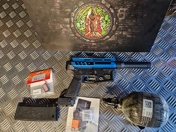 Bild 4 für Article 1 - Ultramarine incl tankgrip en carbonfles