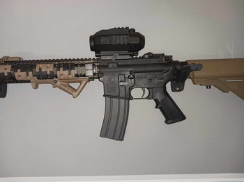 Image 4 for tokyo marui mk18 mod1 gbbr ceracote  1 mag met red dot + rail cover + demper + peq laser Dual pad met flashlight 2x Hand grip. zie alles in Omschrijving.