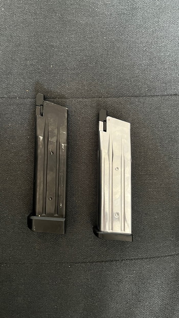 Image 3 for TOKYO MARUI HI-CAPA 4.3 DUAL STAINLESS GBB met mags en holster