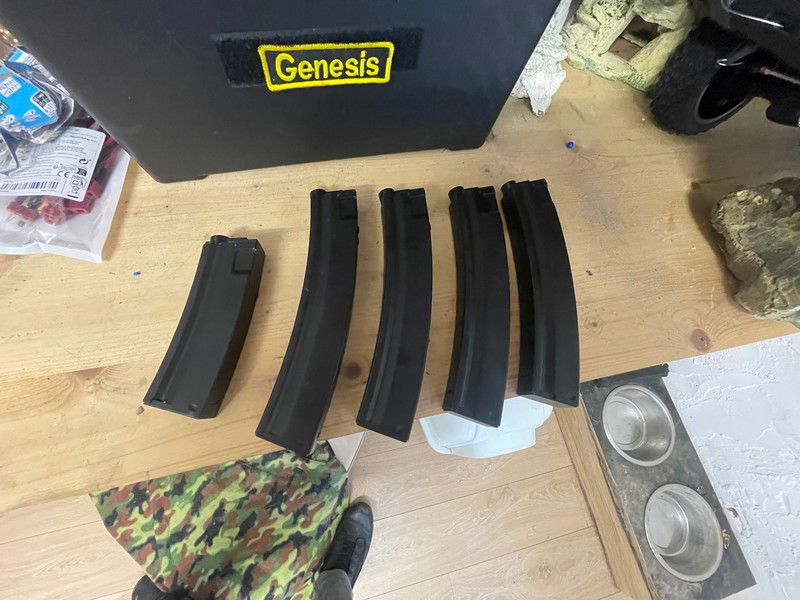 Image 1 pour Volledig metalen MP 5K met vijf magazijnen