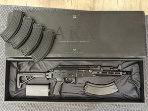 Image pour Tokyo Marui AKX GBBR with 5 Magazines