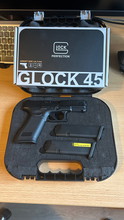 Image for Glock 45 met 2 magazijnen in koffer