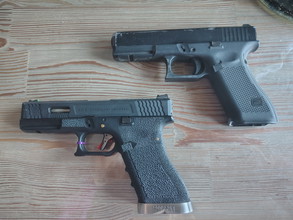 Image for 2 x glock 17