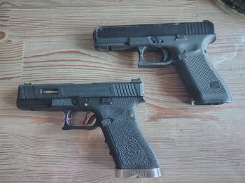 Image 2 for 2 x glock 17