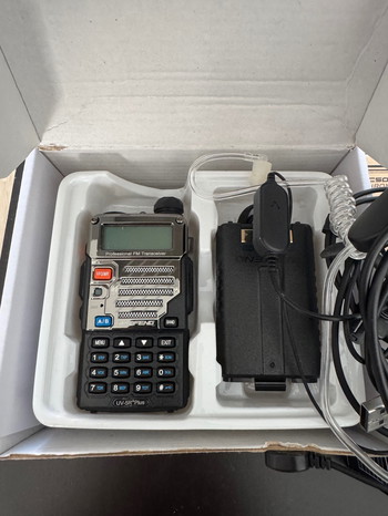 Afbeelding 2 van Boafeng UV-5R portofoon met dock en programmeer kabel