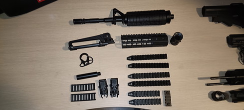 Afbeelding van Peq box, lamp, stock, handguard, barrel, mags,