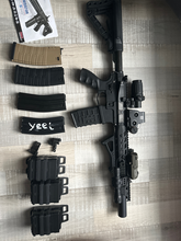 Afbeelding van G&G GC16 predator met 5 mags, eotech scope & magnifier, laser, flashlight en tas