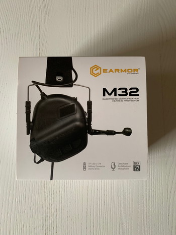 Imagen 2 de Earmor M32 Headset + PTT + Helmet Adapters