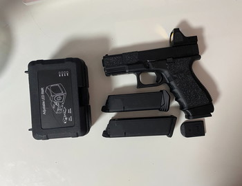 Afbeelding 2 van VFC Glock 19 - Gen. 3 F-Mark (G19) - Glock 17 / 45 Magazines + RMR + Accessories