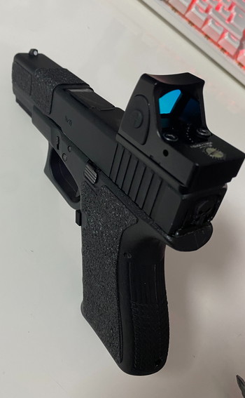 Afbeelding 6 van VFC Glock 19 - Gen. 3 F-Mark (G19) - Glock 17 / 45 Magazines + RMR + Accessories