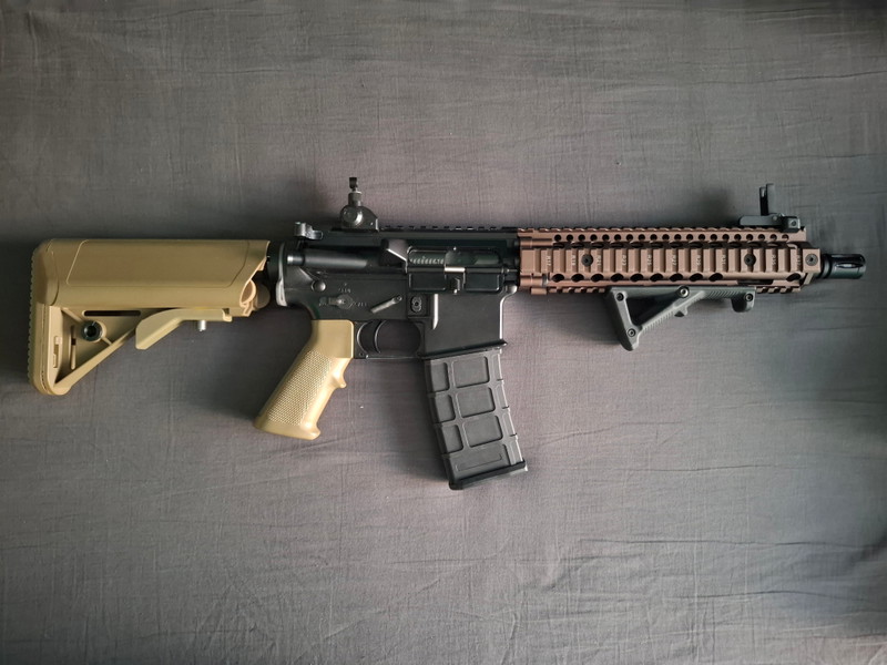 Imagen 1 de DE x EMG Daniel Defense MK18 FDE (GBB) + 2 mags