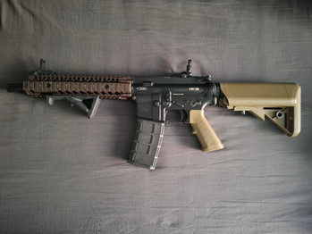 Imagen 2 de DE x EMG Daniel Defense MK18 FDE (GBB) + 2 mags