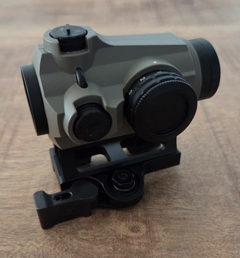 Imagen 3 de Nieuwe Vector Optics Maverick III Red Dot 1x22 Scope Tan