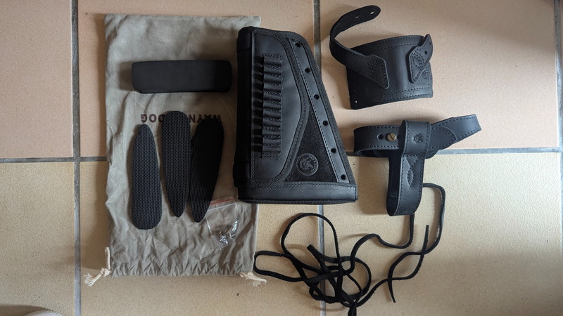 Image 1 pour Couvre crosse en cuir 22lr noir, et attache sangle en cuir
