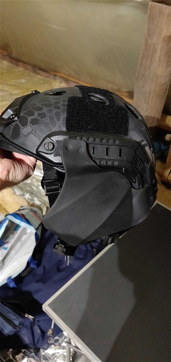 Afbeelding 2 van Kryptek python FAST helm met oorbescherming