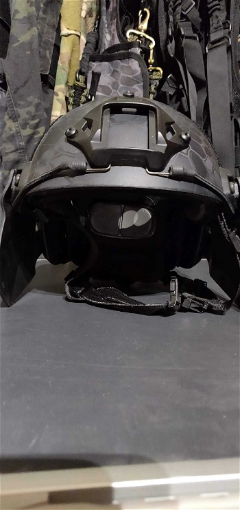Afbeelding 3 van Kryptek python FAST helm met oorbescherming