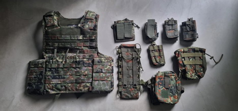 Image pour Flecktarn vest van Invader Gear compleet met pouches!