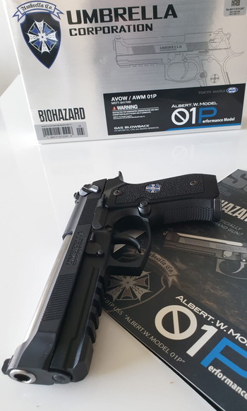 Afbeelding 3 van TOKYO MARUI Biohazard Albert W Model 01P limited edition met 1 extra new mag