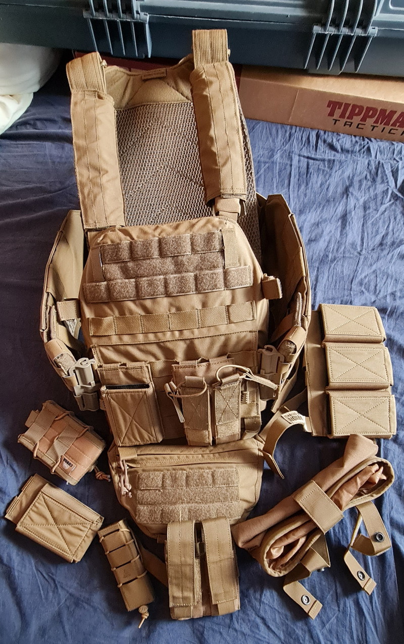 Image 1 for Warrior assault Dcs Special Forces size L (coyote) met pouches.