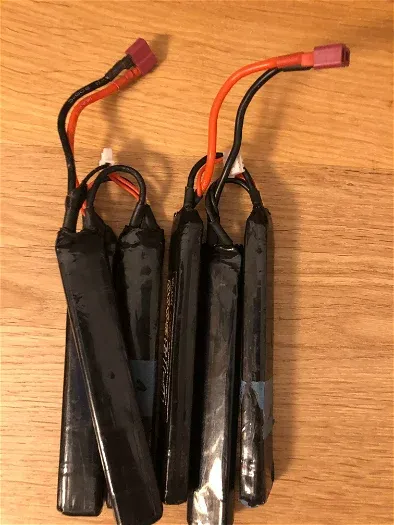 Afbeelding 1 van Twee Unit-13 11.1volt 3-cell LiPo's te koop