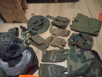 Bild 5 für Einde hobby: 2 plate carriers, helm en diversen