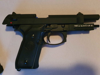 Bild 2 für KJ Works M9 A1 full metal 6mm BB Co2 met extra GBB magazijn, ammo, etc.