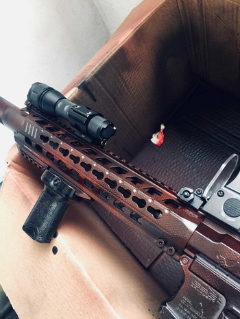 Image 2 for G&G Predator met eigen red black snake paintjob. (accecoires komen er niet bij van de foto's enken magazijn en Lipo en silencer) of te ruil tegen een ARP556.