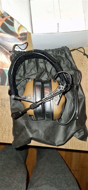 Afbeelding 3 van Gloednieuwe earmor m32 coyote brown headset