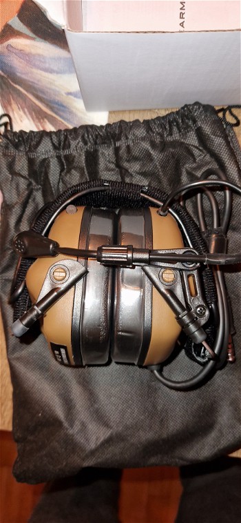Afbeelding 4 van Gloednieuwe earmor m32 coyote brown headset
