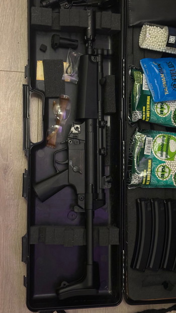 Afbeelding 2 van CYMA MP5A5 & Accessories