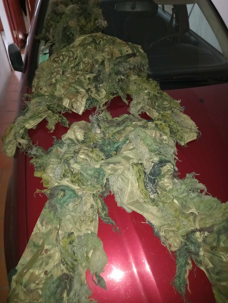 Image 1 pour Ghillie sniper, Casque, Housse, Veste.. Lot