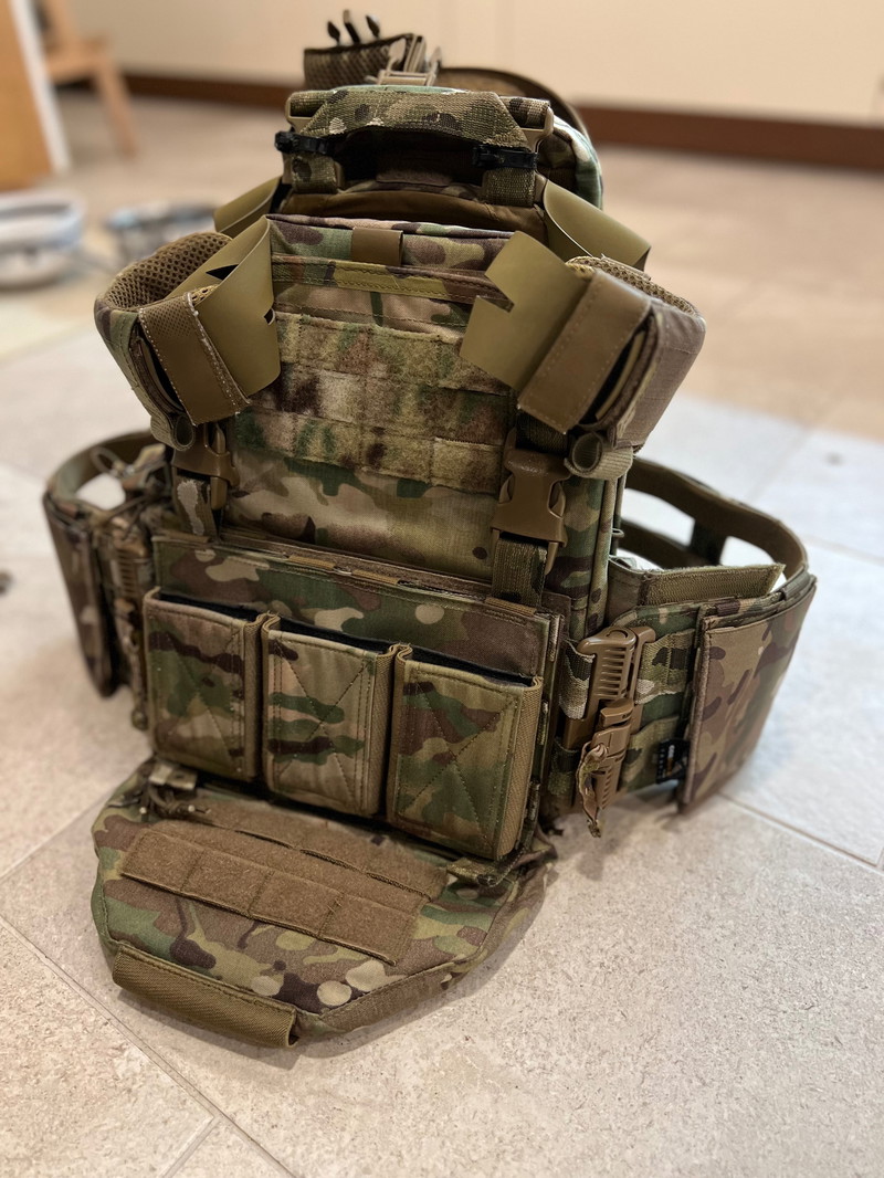 Image 1 pour Low Profile Plate Carrier V2 (ladder sides) with FULL pouches set!