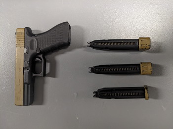 Imagen 2 de GLOCK 17 Gen 4 Gaz/CO2 Cybergun + 3 chargeurs + holsters