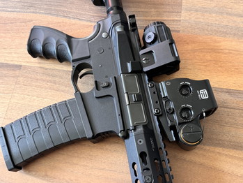 Imagen 3 de G&G CM16 compleet | Innerbarrel + Hopup Upgrades | 4 Accu's | Travelbag